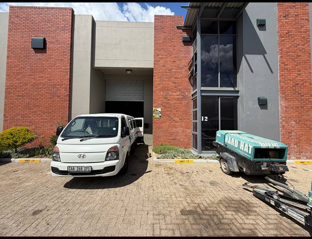 302M² WAREHOUSE TO LET IN STIKLAND INDUSTRIAL